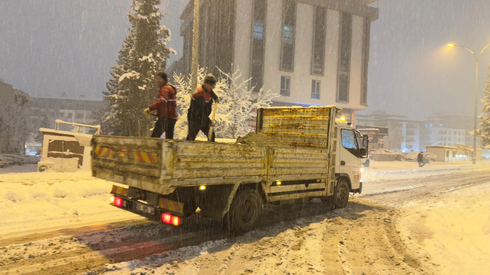 Kar Nedeniyle 61 Mahalleye Ulaşım Sağlanamıyor (2)