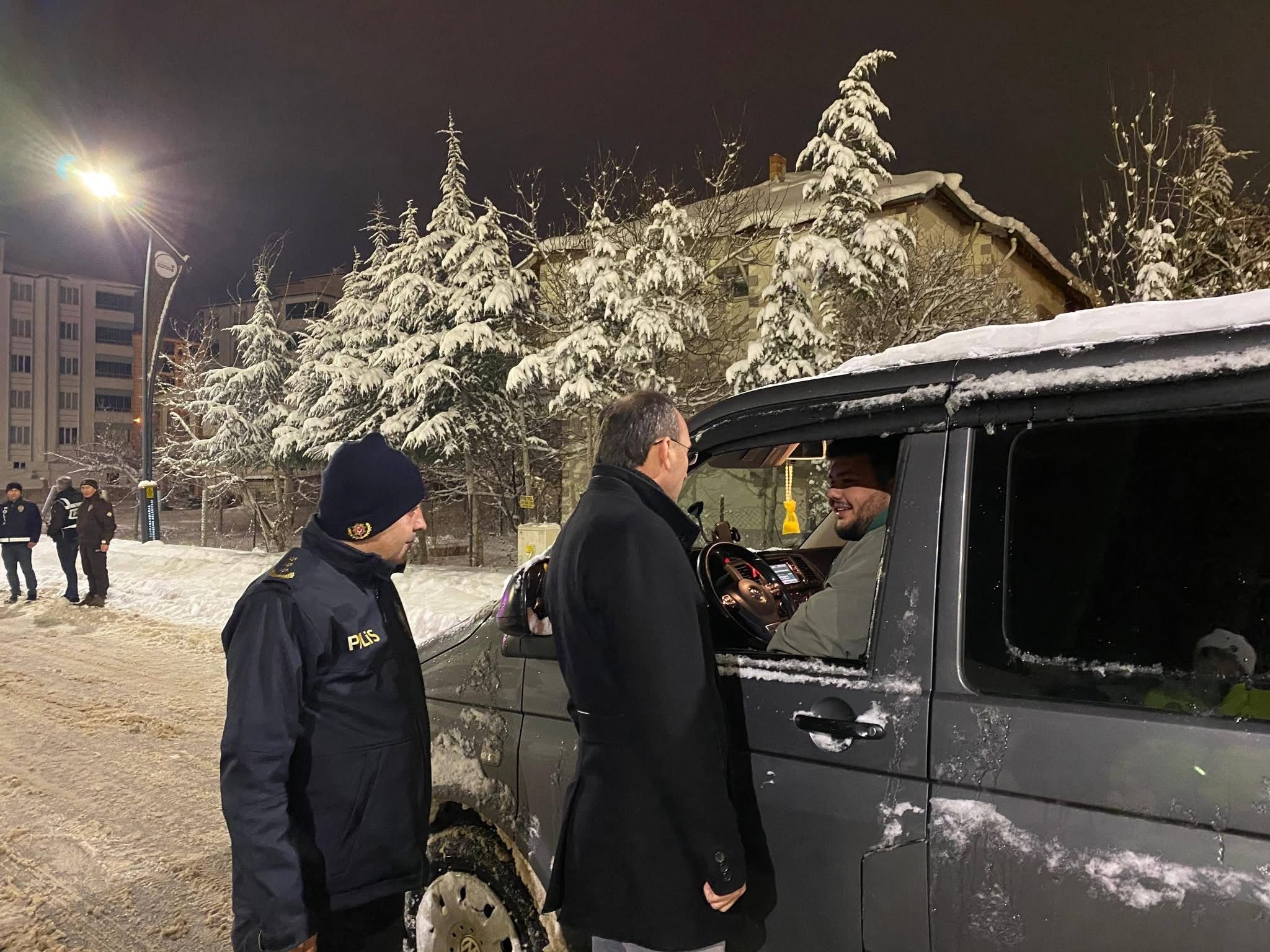 Kaymakam Sarıdoğan Yeni Yıla Görev Başındaki Personelle Birlikte Girdi3