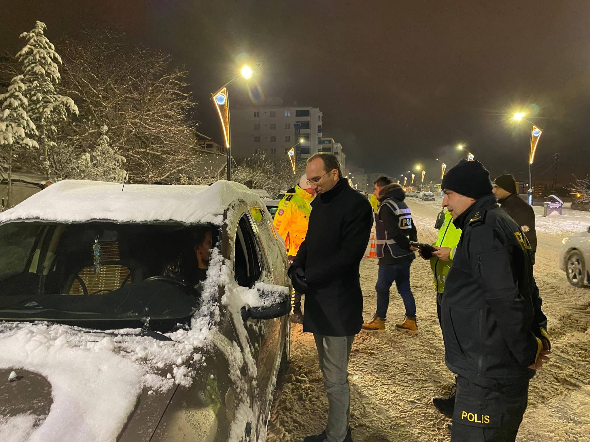 Kaymakam Sarıdoğan Yeni Yıla Görev Başındaki Personelle Birlikte Girdi4