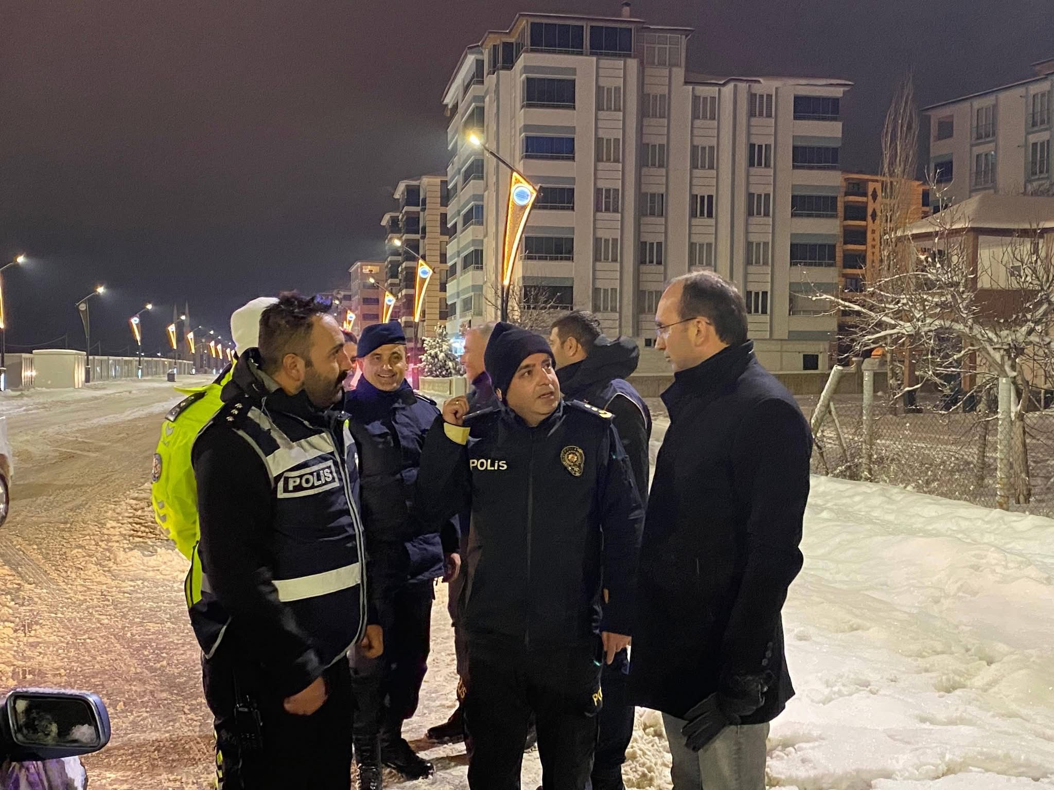 Kaymakam Sarıdoğan Yeni Yıla Görev Başındaki Personelle Birlikte Girdi5