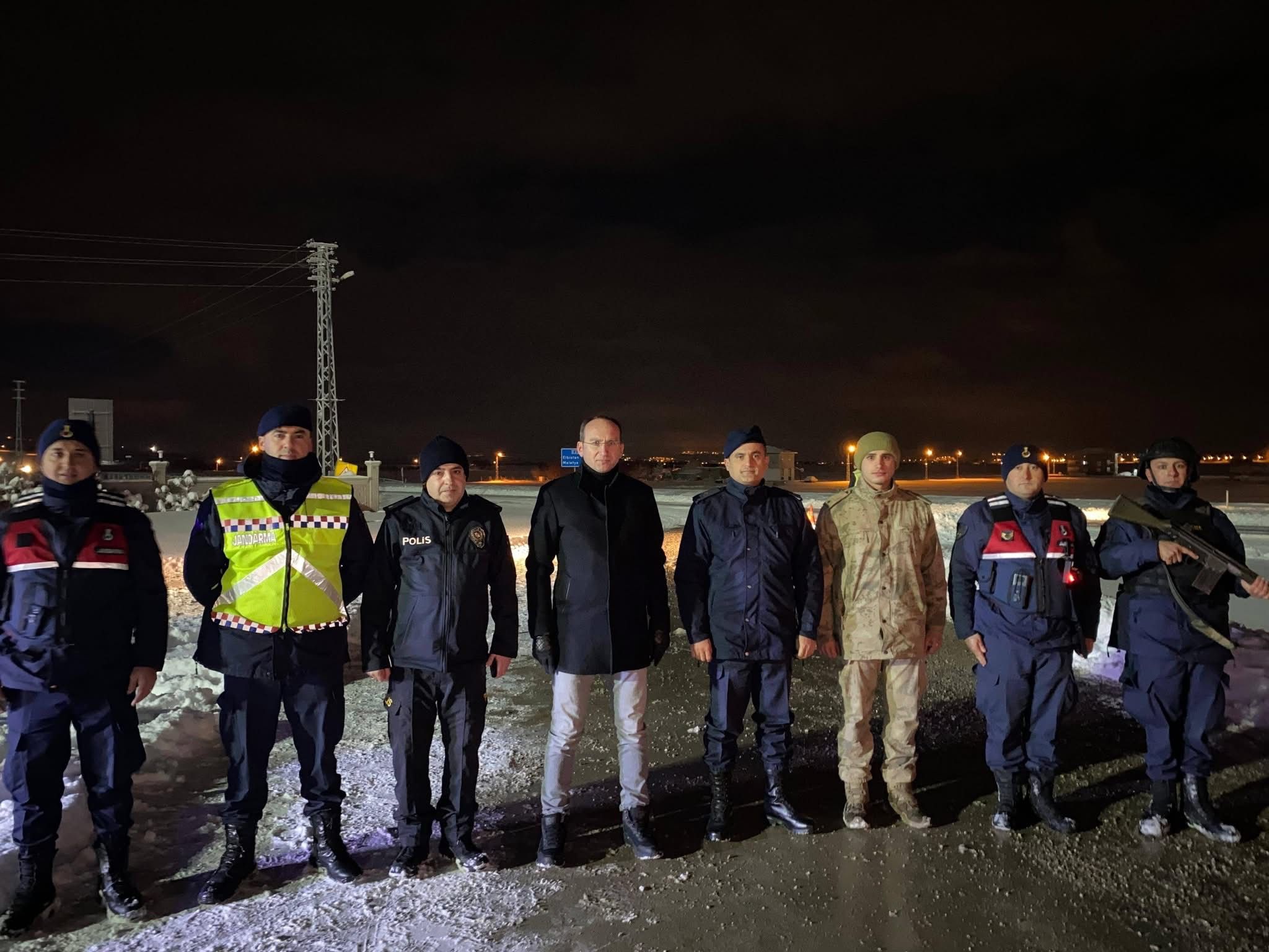 Kaymakam Sarıdoğan Yeni Yıla Görev Başındaki Personelle Birlikte Girdi7