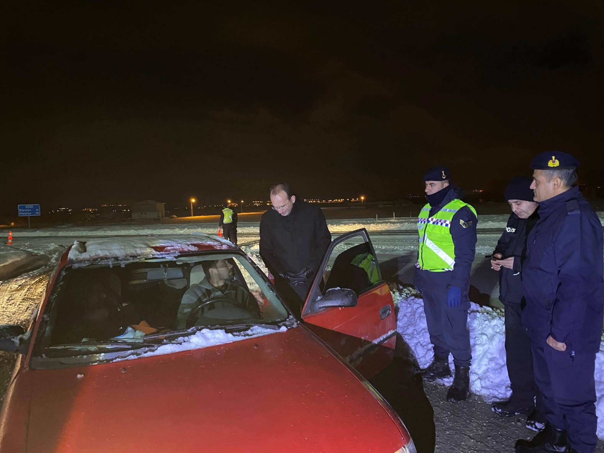 Kaymakam Sarıdoğan Yeni Yıla Görev Başındaki Personelle Birlikte Girdi8