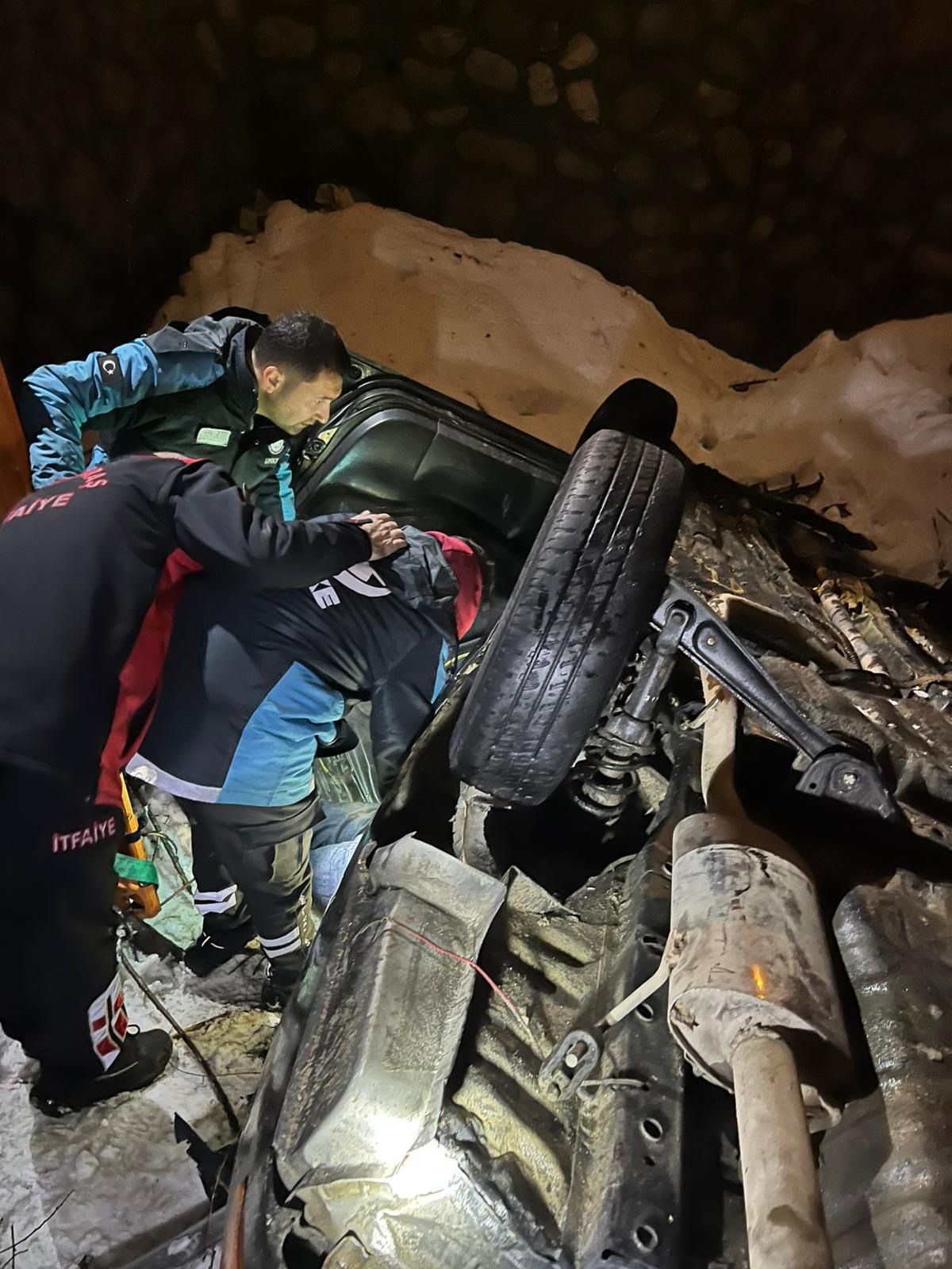 Otomobil Köprüden Uçtu 1’I Ağır 4 Kişi Yaralandı (2)