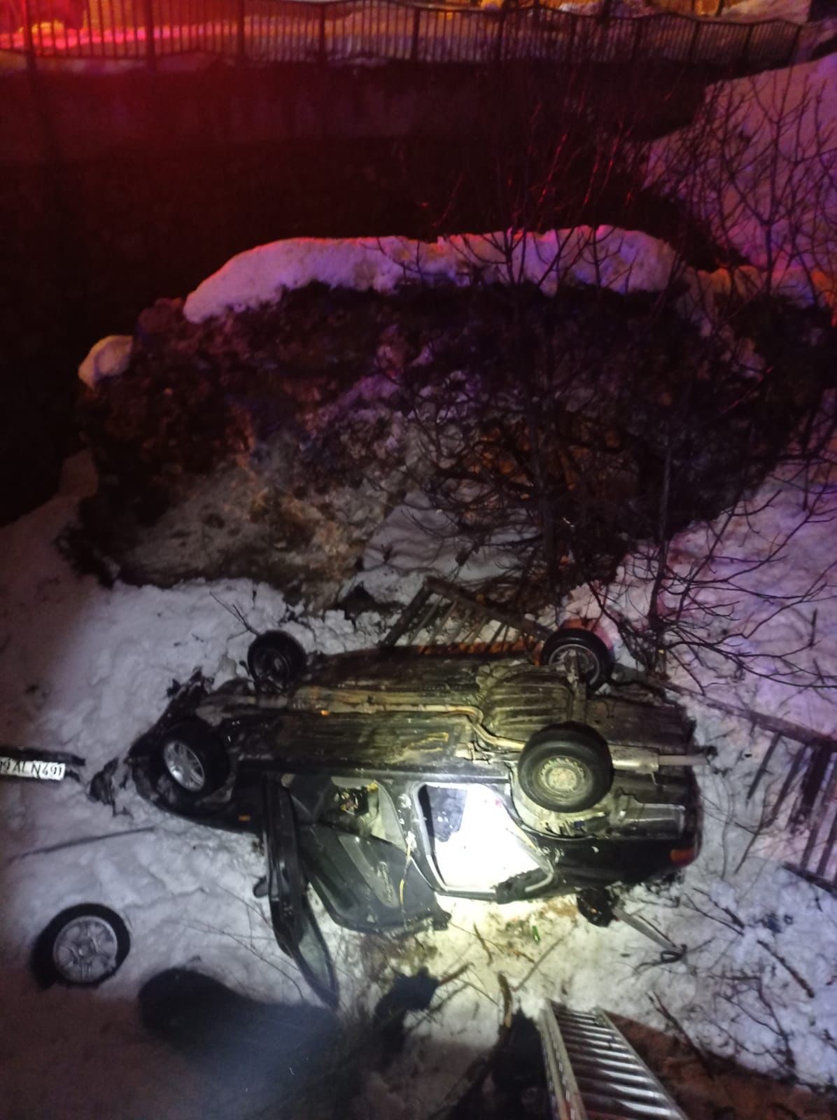 Otomobil Köprüden Uçtu 1’I Ağır 4 Kişi Yaralandı (4)