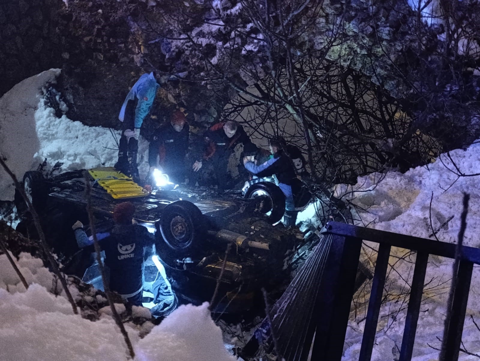 Otomobil Köprüden Uçtu 1’I Ağır 4 Kişi Yaralandı (6)