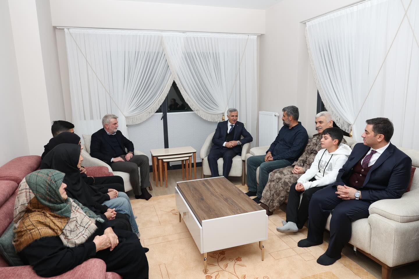 Vali Ünlüer Ve Başkan Görgel’den Depremzede Aileye Ziyaret