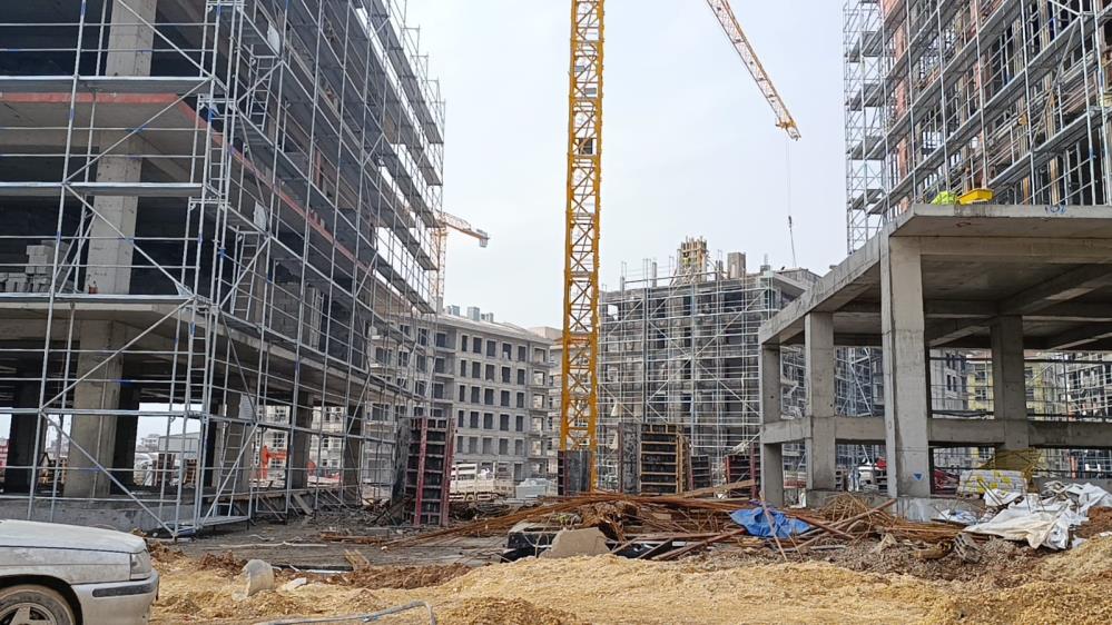 Yüksekten Düşen İşçi Yaralandı