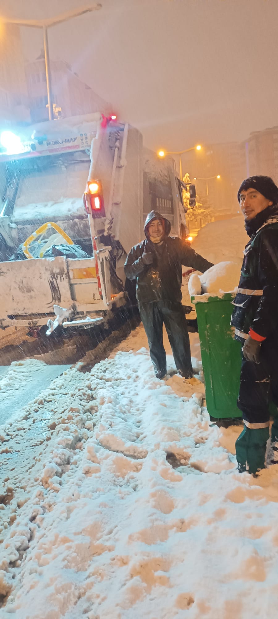 Zorlu Kış Şartlarına Rağmen Onikişubat’ta Temizlik Hizmetleri Aksamıyor (2)