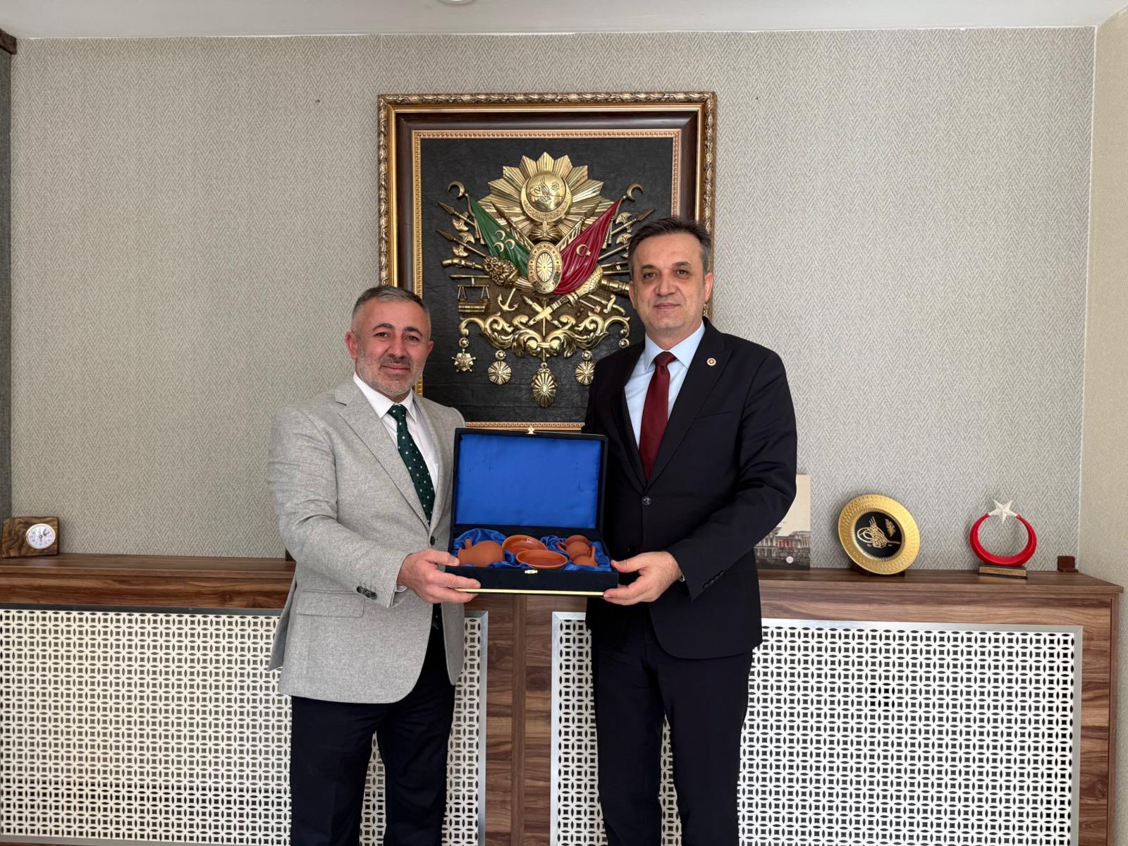 635285241 10228563640771587 6963236672004948341 N