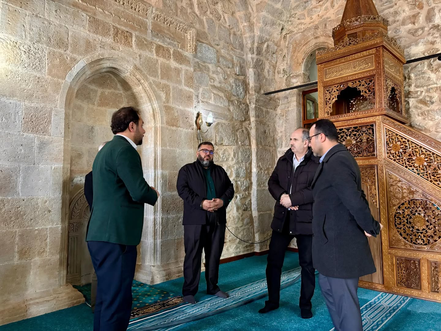 640302944 17922347094252945 5536550687980696268 N