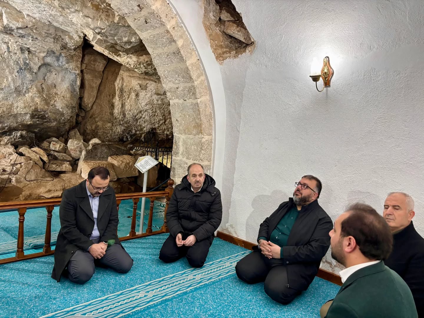 640754628 17922347085252945 1511540854596670575 N