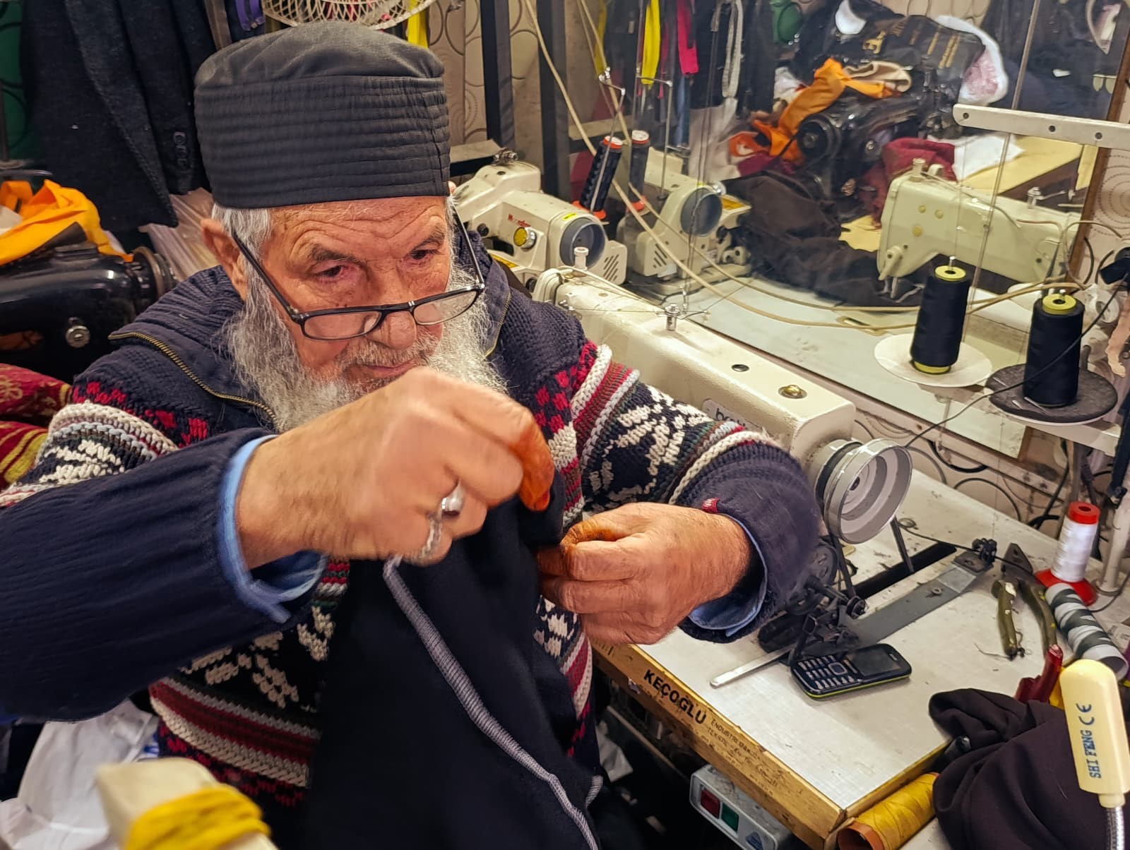 83 Yaşındaki Terzi Mustafa Kekeç, 71 Yıldır İlk Günkü Aşkla Mesleğini Sürdürüyor (1)