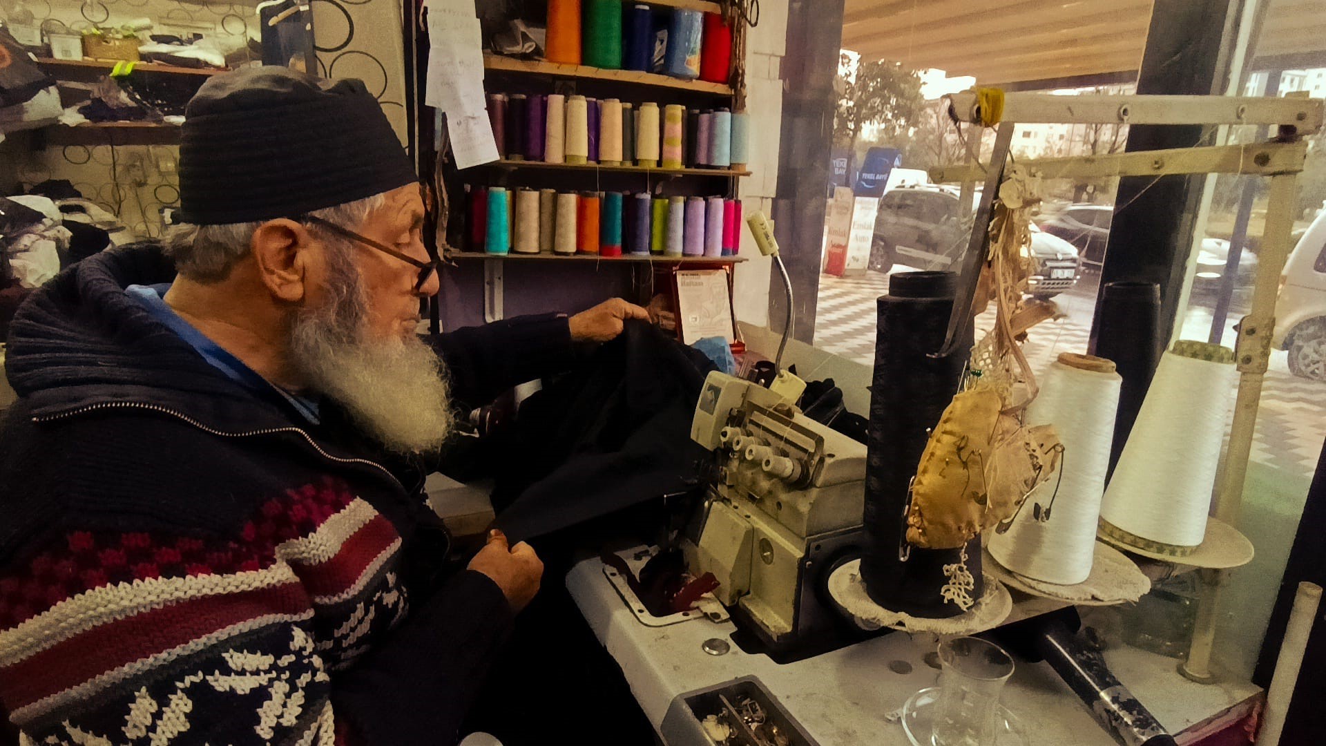 83 Yaşındaki Terzi Mustafa Kekeç, 71 Yıldır İlk Günkü Aşkla Mesleğini Sürdürüyor (3)