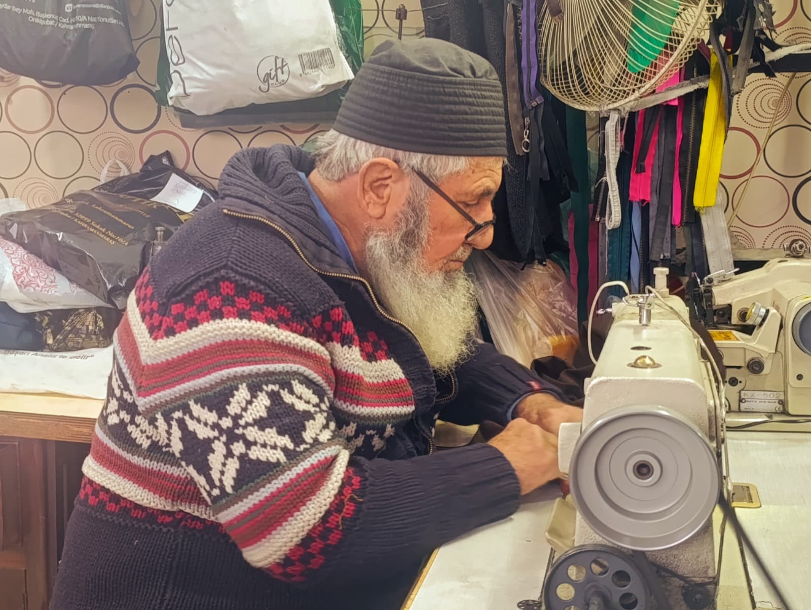 83 Yaşındaki Terzi Mustafa Kekeç, 71 Yıldır İlk Günkü Aşkla Mesleğini Sürdürüyor (7)