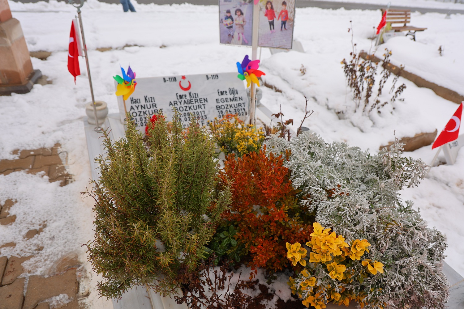 Depremde Eşi ve 2 Çocuğunu Kaybeden Baba Bir Acının Bekçisi Oldum, Varken Kıymet Bilin-1