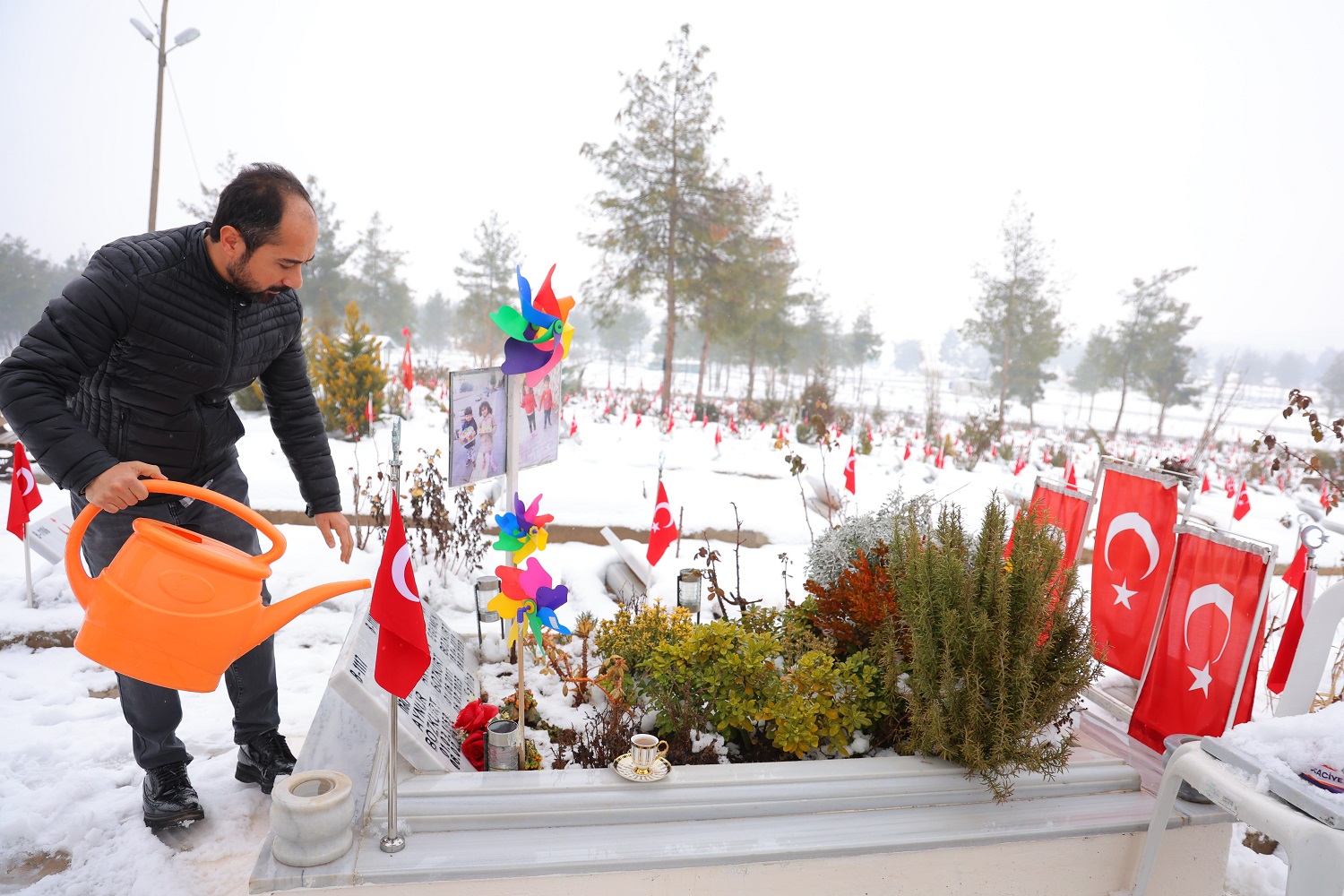 Depremde Eşi ve 2 Çocuğunu Kaybeden Baba Bir Acının Bekçisi Oldum, Varken Kıymet Bilin