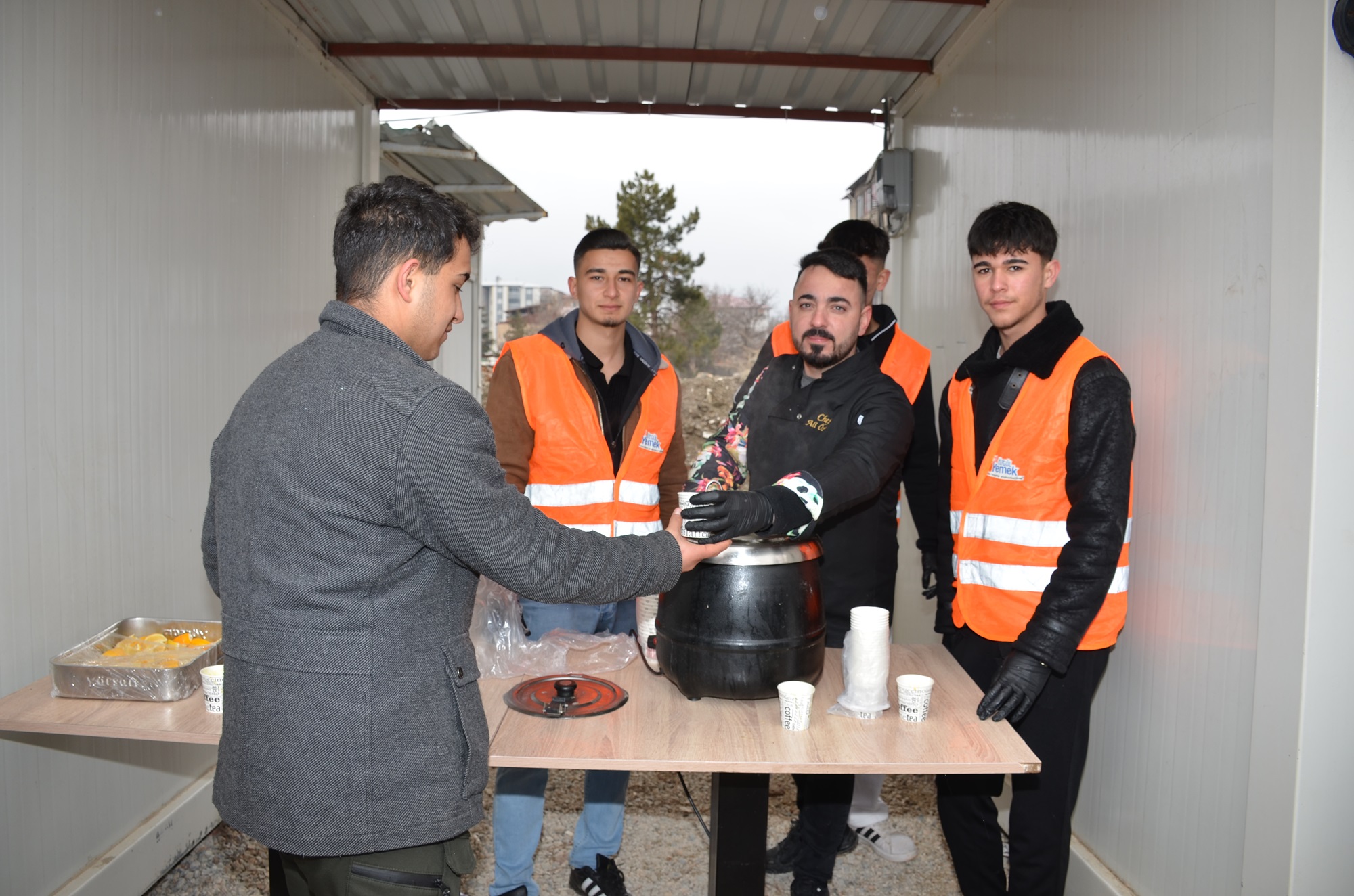 Afşin Ülkü Ocakları, Vatandaşlara Sıcak Çorba İkram Etti (2)
