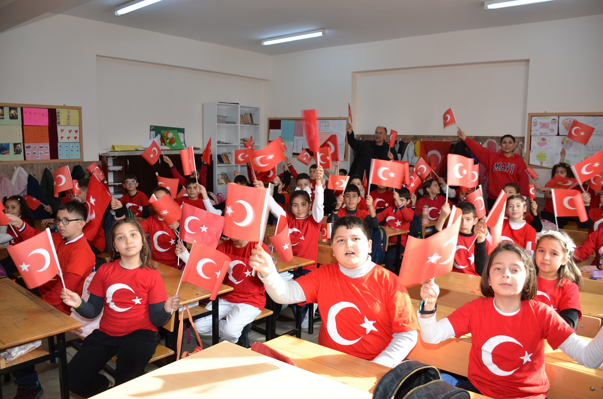 Afşin’de 17 Bin 527 Öğrenci İkinci Döneme Bayrak Sevgisiyle Başladı (1)