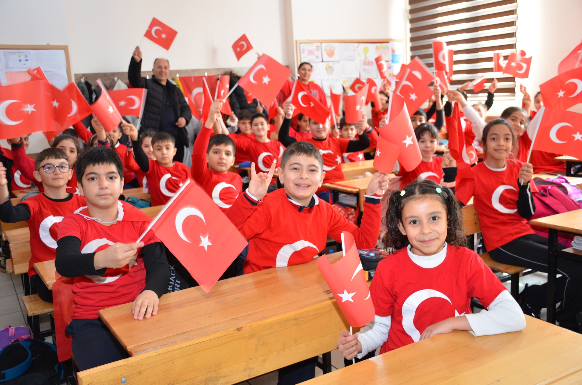 Afşin’de 17 Bin 527 Öğrenci İkinci Döneme Bayrak Sevgisiyle Başladı (3)