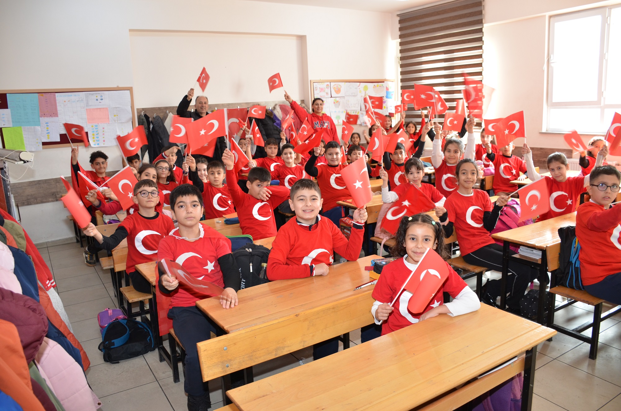 Afşin’de 17 Bin 527 Öğrenci İkinci Döneme Bayrak Sevgisiyle Başladı (4)