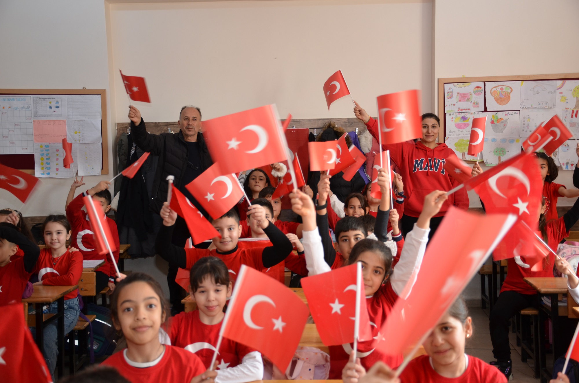 Afşin’de 17 Bin 527 Öğrenci İkinci Döneme Bayrak Sevgisiyle Başladı (5)