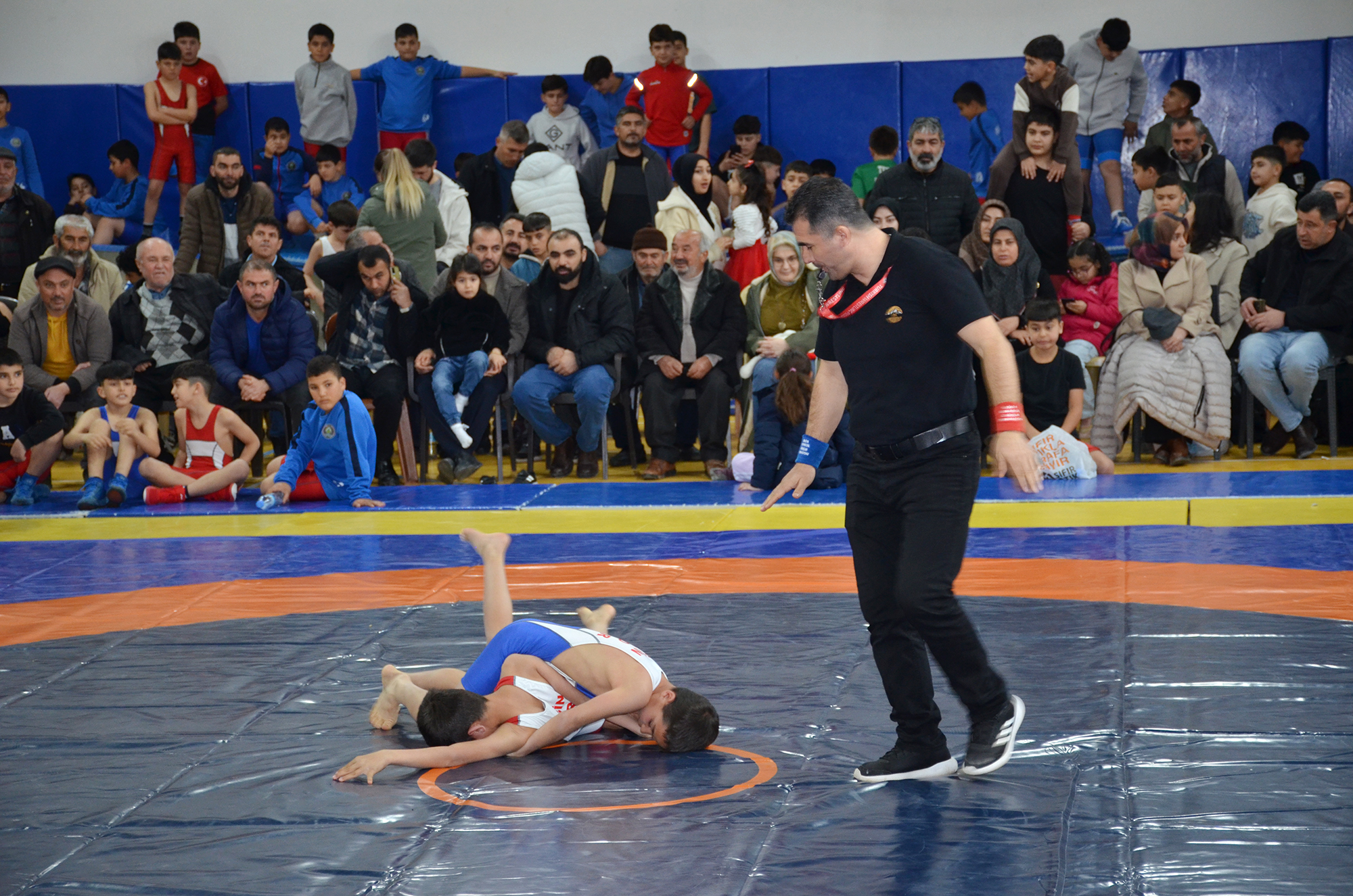 Afşin’de Deprem Şehidi Pehlivanlar Anısına Güreş Turnuvası Başladı (12)