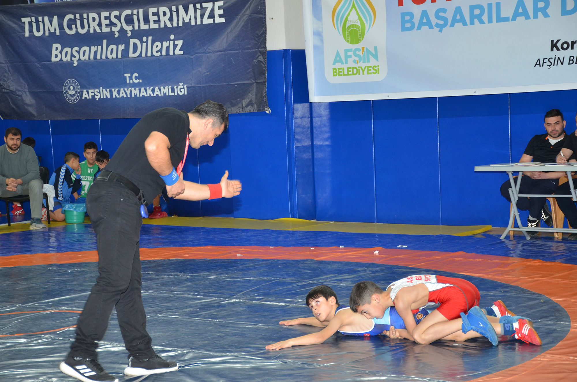 Afşin’de Deprem Şehidi Pehlivanlar Anısına Güreş Turnuvası Başladı (7)