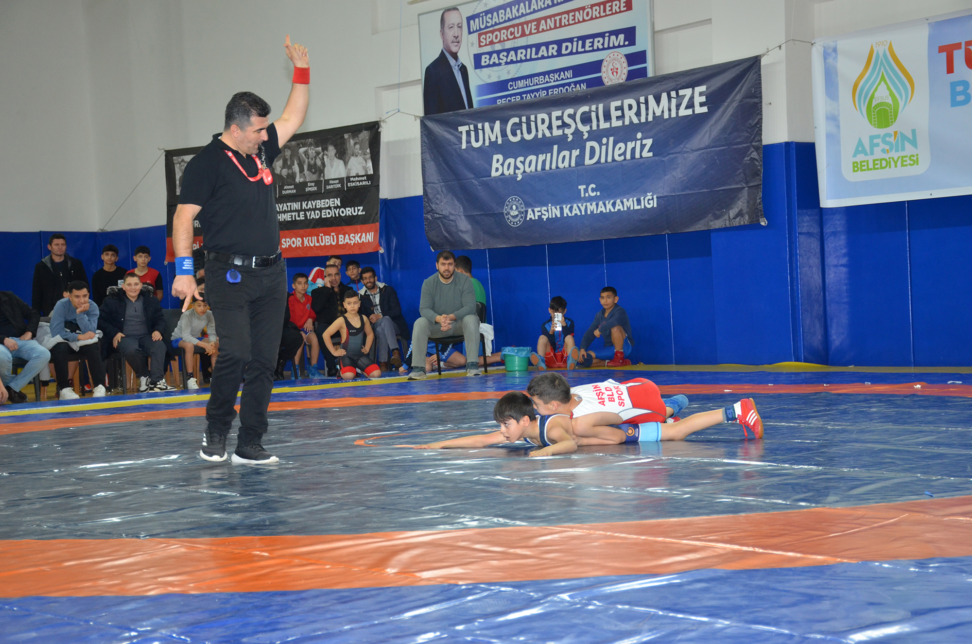 Afşin’de Deprem Şehidi Pehlivanlar Anısına Güreş Turnuvası Başladı (8)