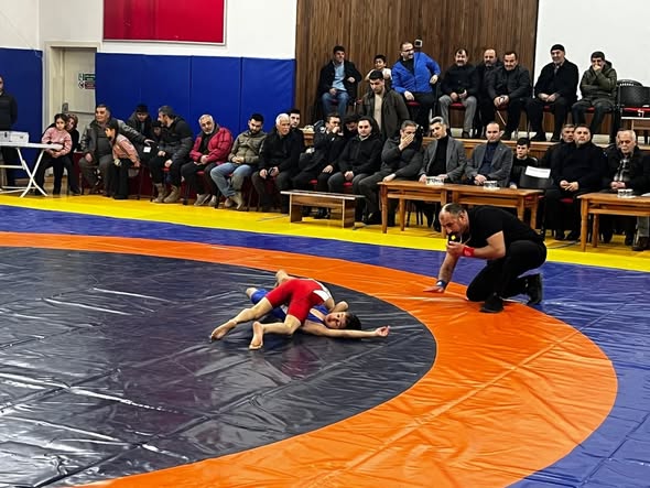 Afşin’de Deprem Şehidi Pehlivanlar Anısına Güreş Turnuvası Düzenlendi (10)