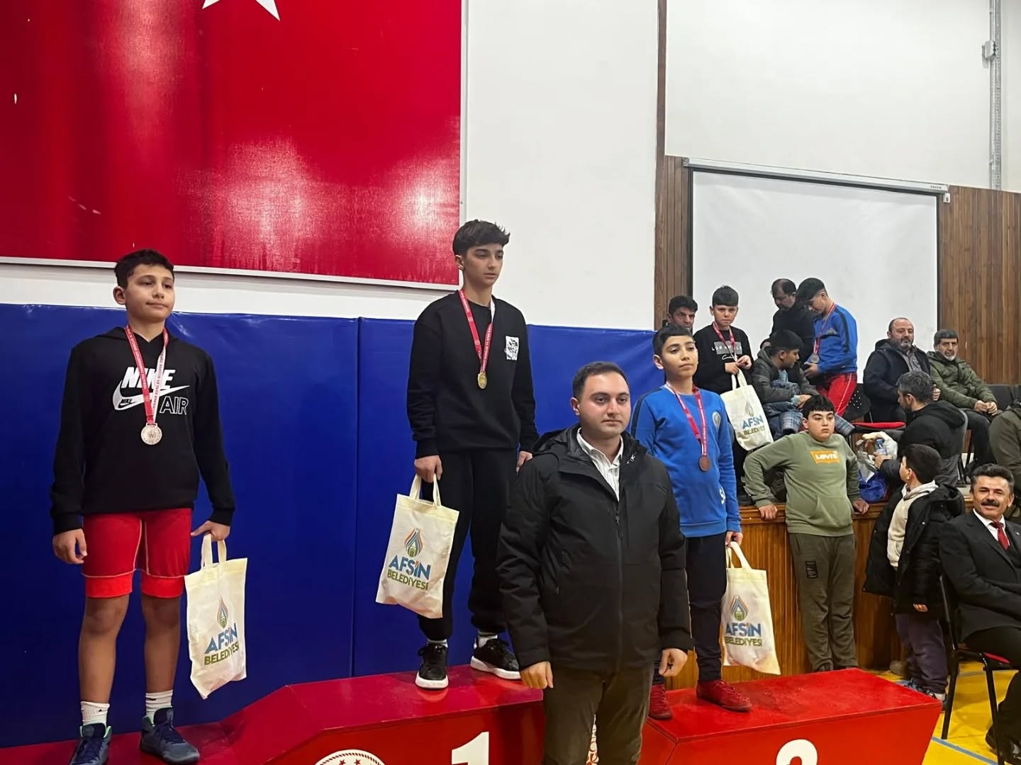 Afşin’de Deprem Şehidi Pehlivanlar Anısına Güreş Turnuvası Düzenlendi (2)