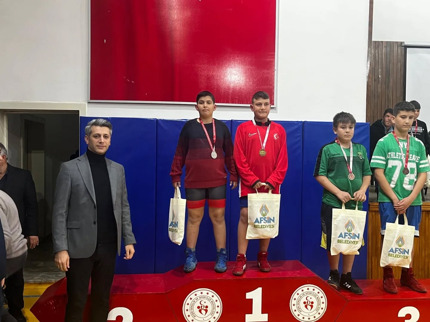 Afşin’de Deprem Şehidi Pehlivanlar Anısına Güreş Turnuvası Düzenlendi (4)