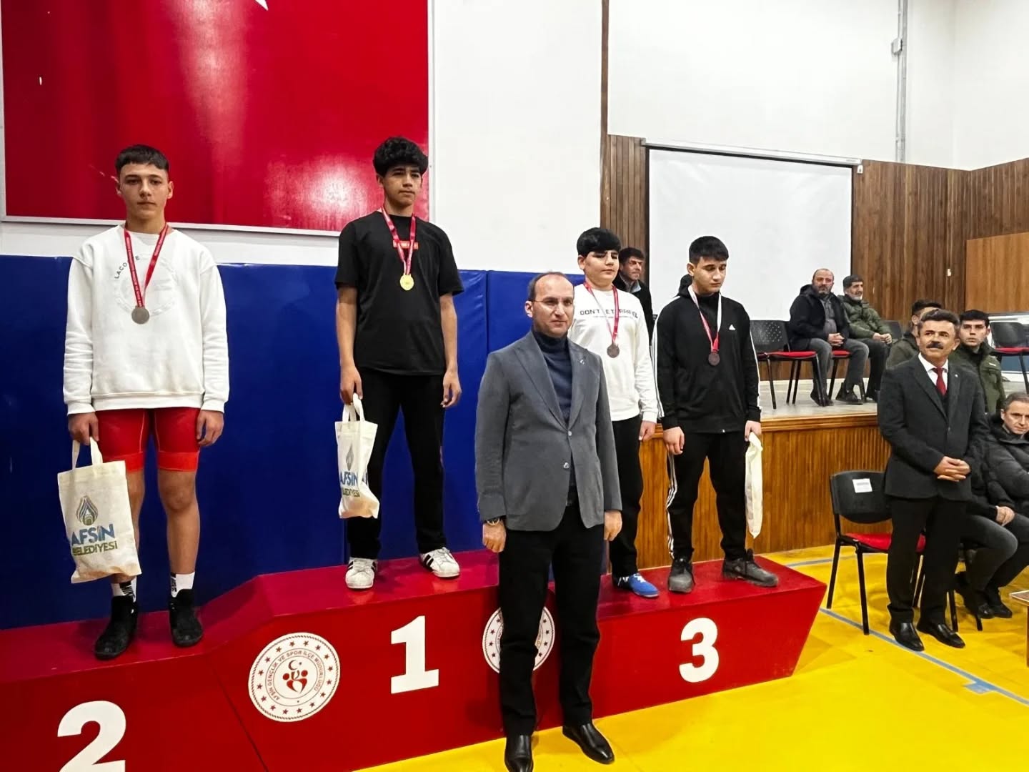 Afşin’de Deprem Şehidi Pehlivanlar Anısına Güreş Turnuvası Düzenlendi (5)