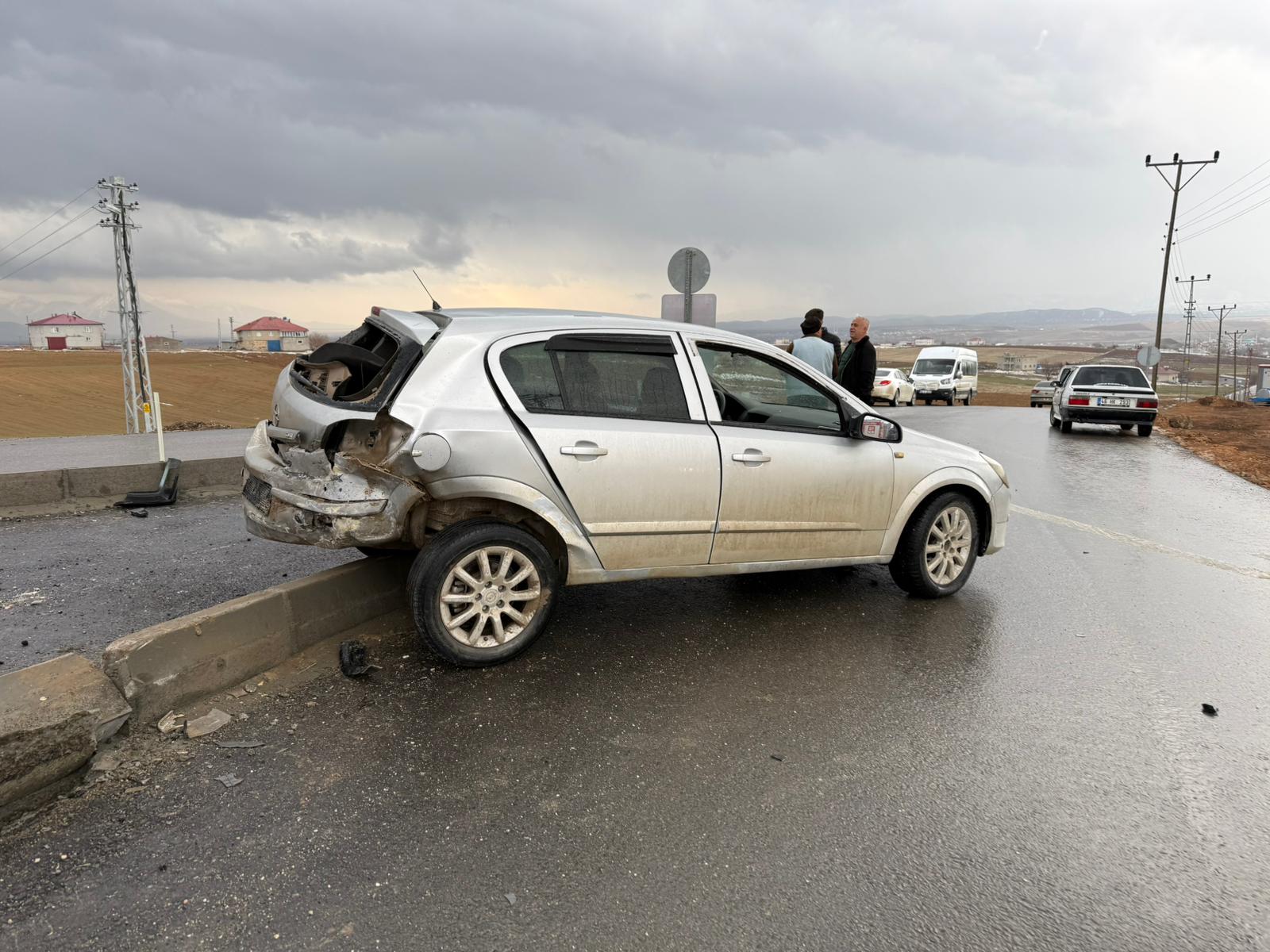 Afşin’de İki Otomobil Çarpıştı: 1 Yaralı