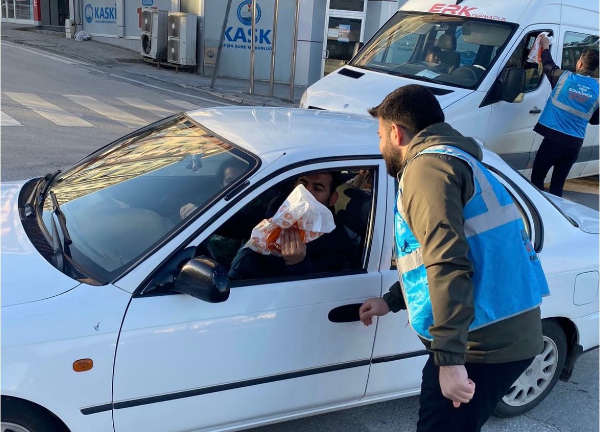 Ak Parti Afşin Gençlik Kolları’ndan “İftara 5 Kala” Etkinliği1