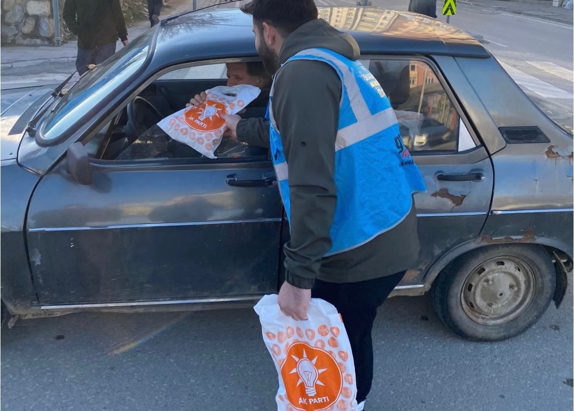 Ak Parti Afşin Gençlik Kolları’ndan “İftara 5 Kala” Etkinliği2