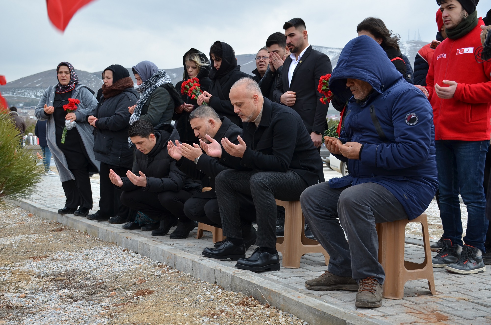 Asrın Felaketinin 3. Yılında Afşin’de Deprem Şehitleri Mezarları Başında Anıldı (1)