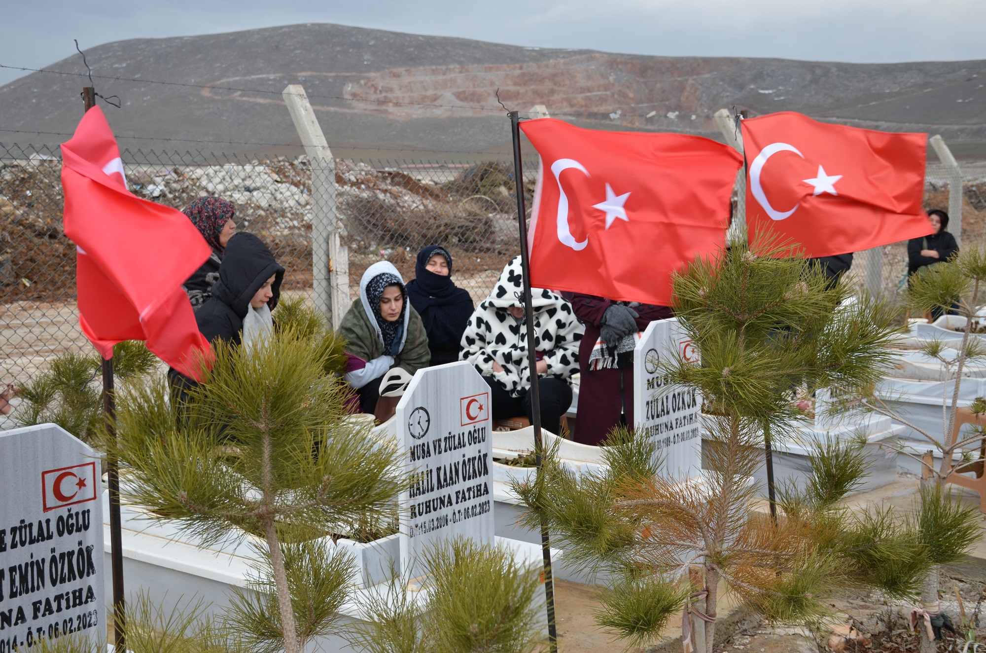 Asrın Felaketinin 3. Yılında Afşin’de Deprem Şehitleri Mezarları Başında Anıldı (19)