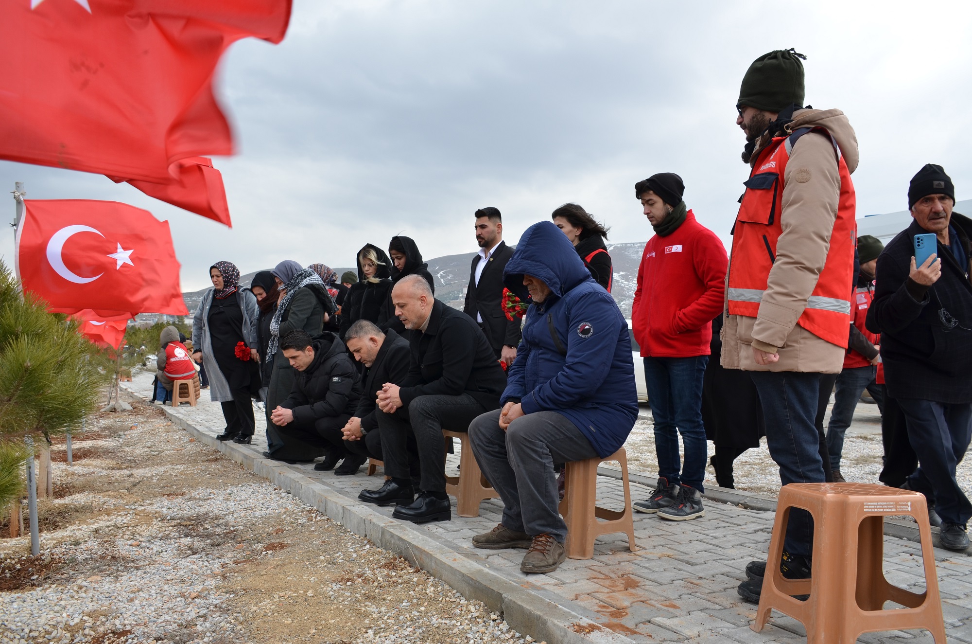 Asrın Felaketinin 3. Yılında Afşin’de Deprem Şehitleri Mezarları Başında Anıldı (21)