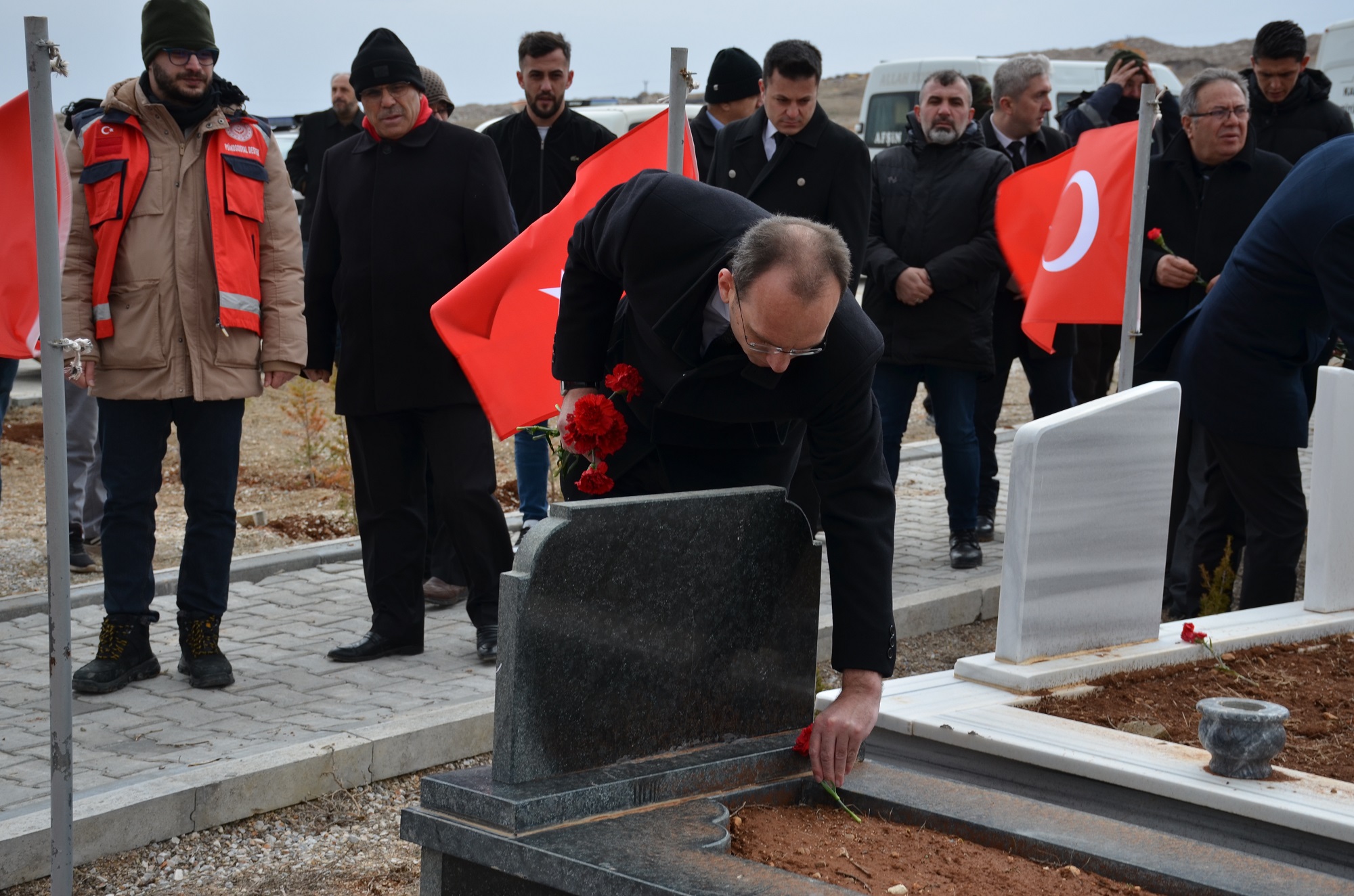 Asrın Felaketinin 3. Yılında Afşin’de Deprem Şehitleri Mezarları Başında Anıldı (5)