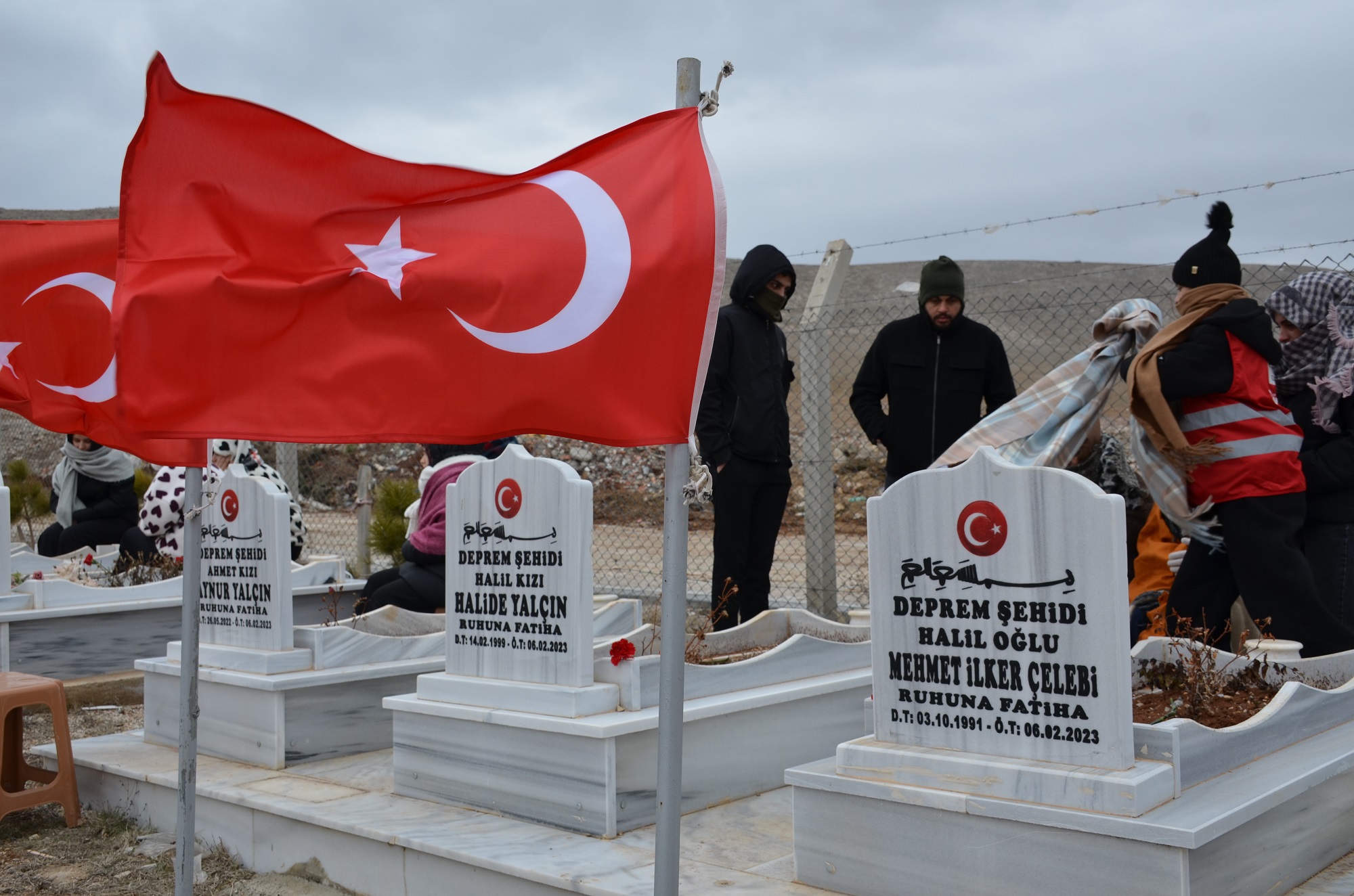 Asrın Felaketinin 3. Yılında Afşin’de Deprem Şehitleri Mezarları Başında Anıldı (7)