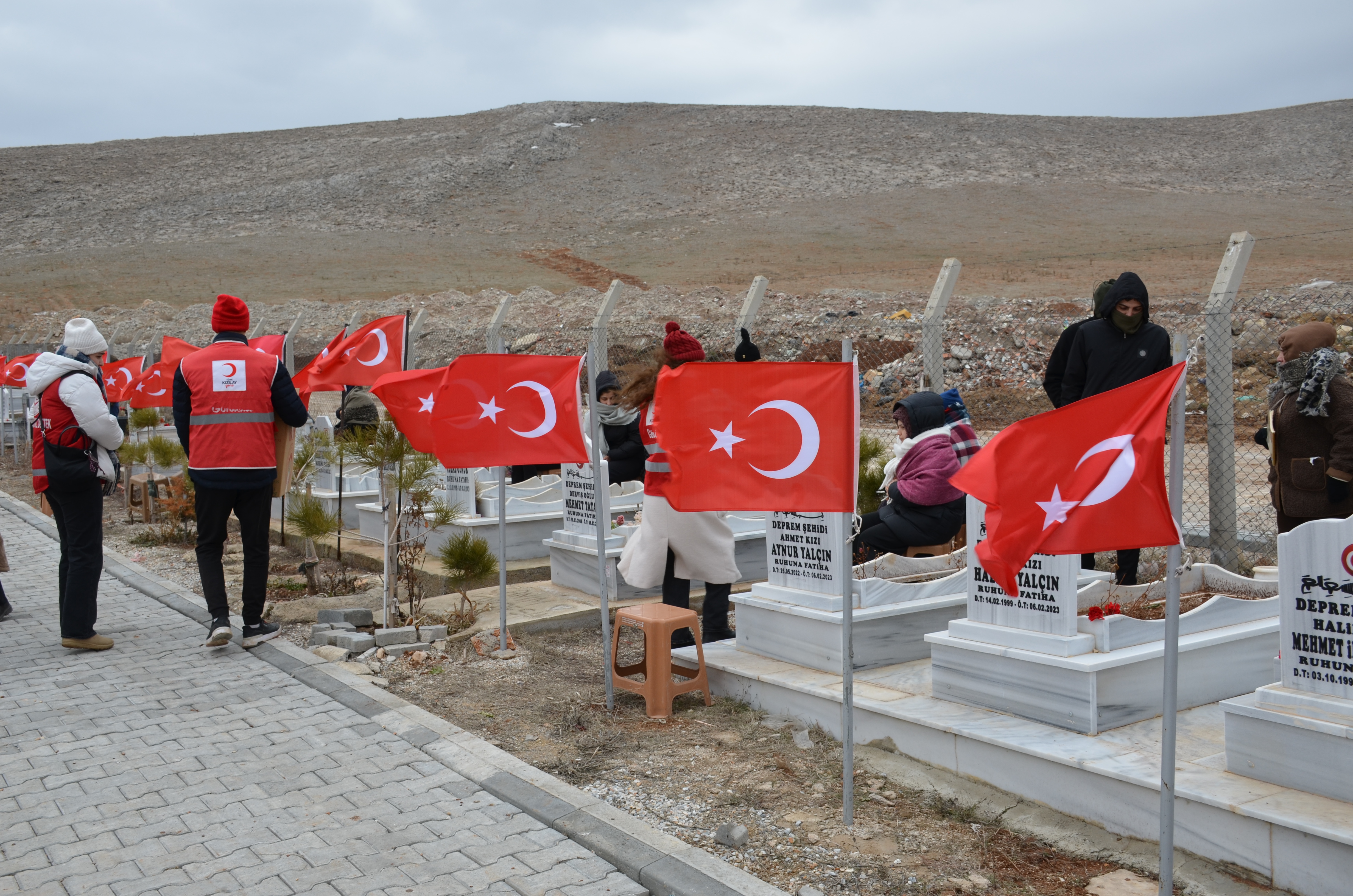 Asrın Felaketinin 3. Yılında Afşin’de Deprem Şehitleri Mezarları Başında Anıldı (8)