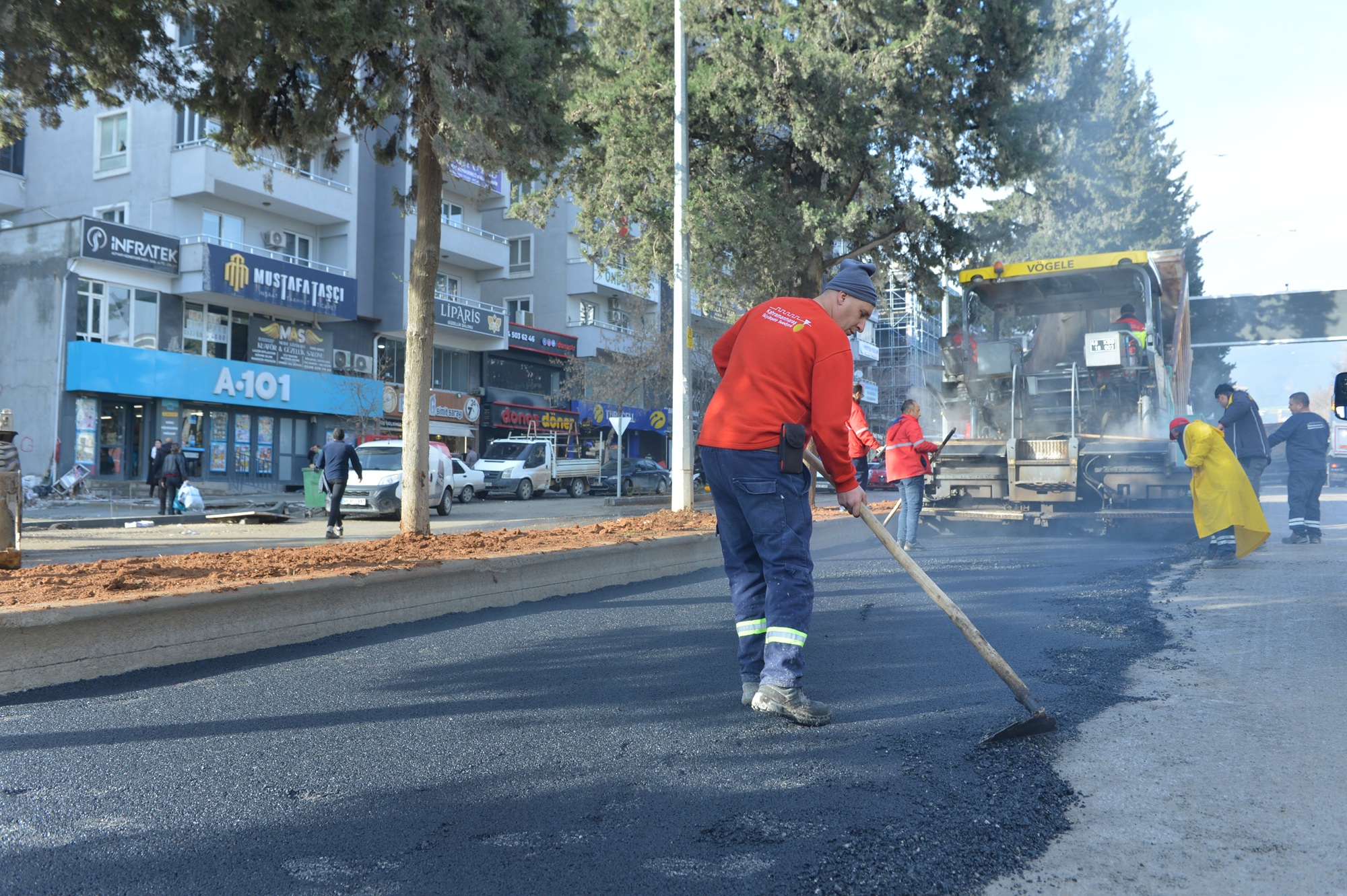 Azerbaycan Bulvarı’nda Yol Konforunun Artırılması İçin Büyükşehir Gece Gündüz Sahada (2)