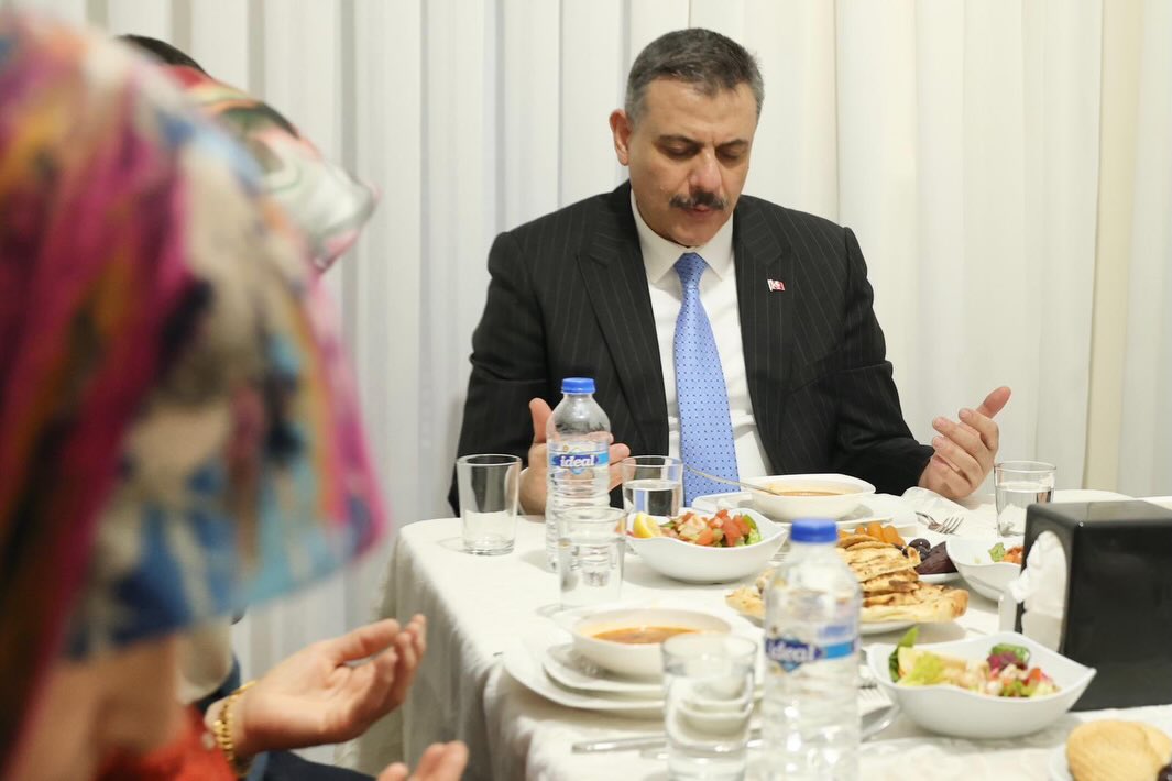 Bakan Çiftçi, Kahramanmaraş’ta Depremzedelerle İlk İftarını Paylaştı (2)