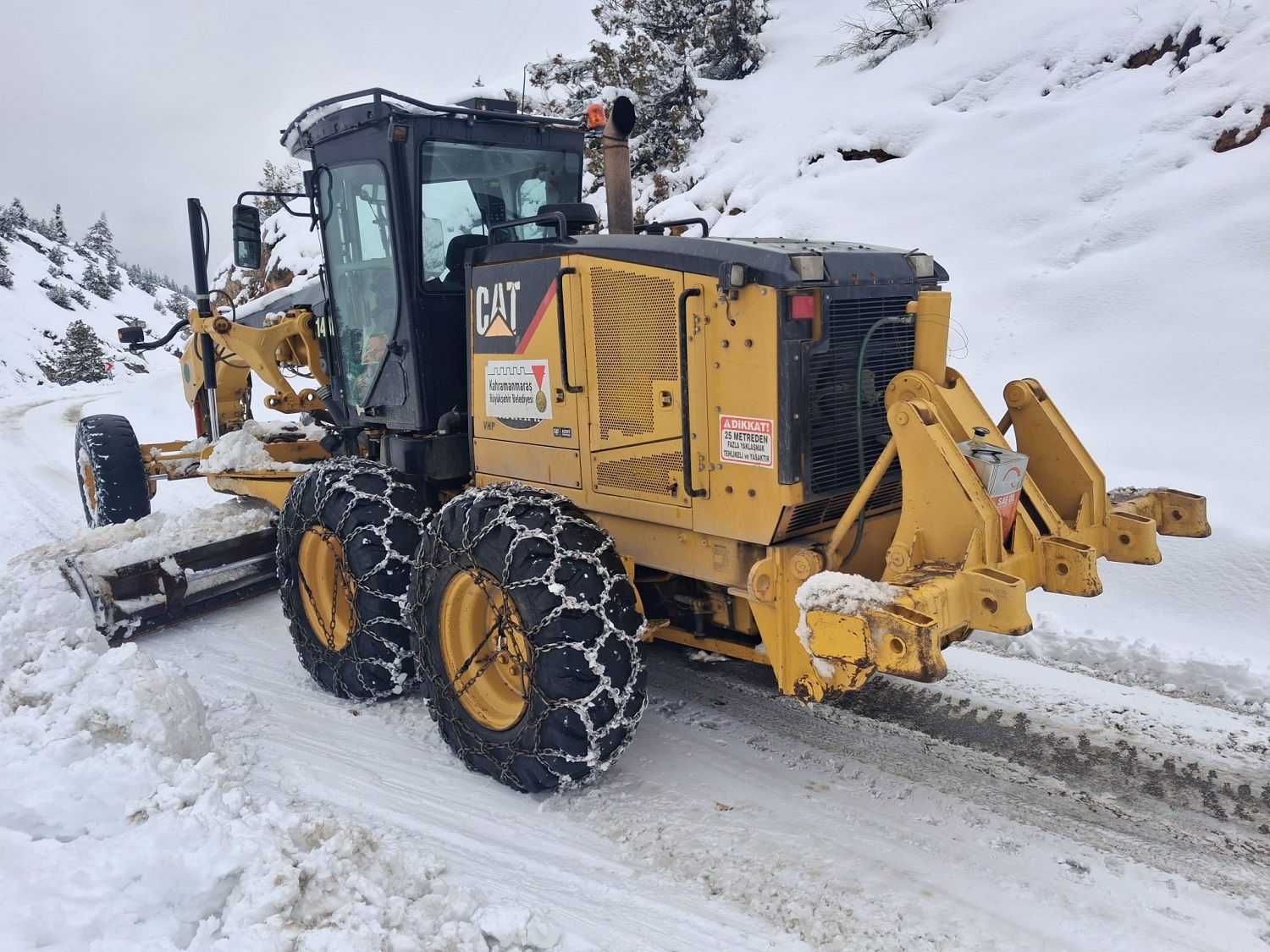 Büyükşehir’den Kırsalda Gece Gündüz Kar Mesaisi (1)