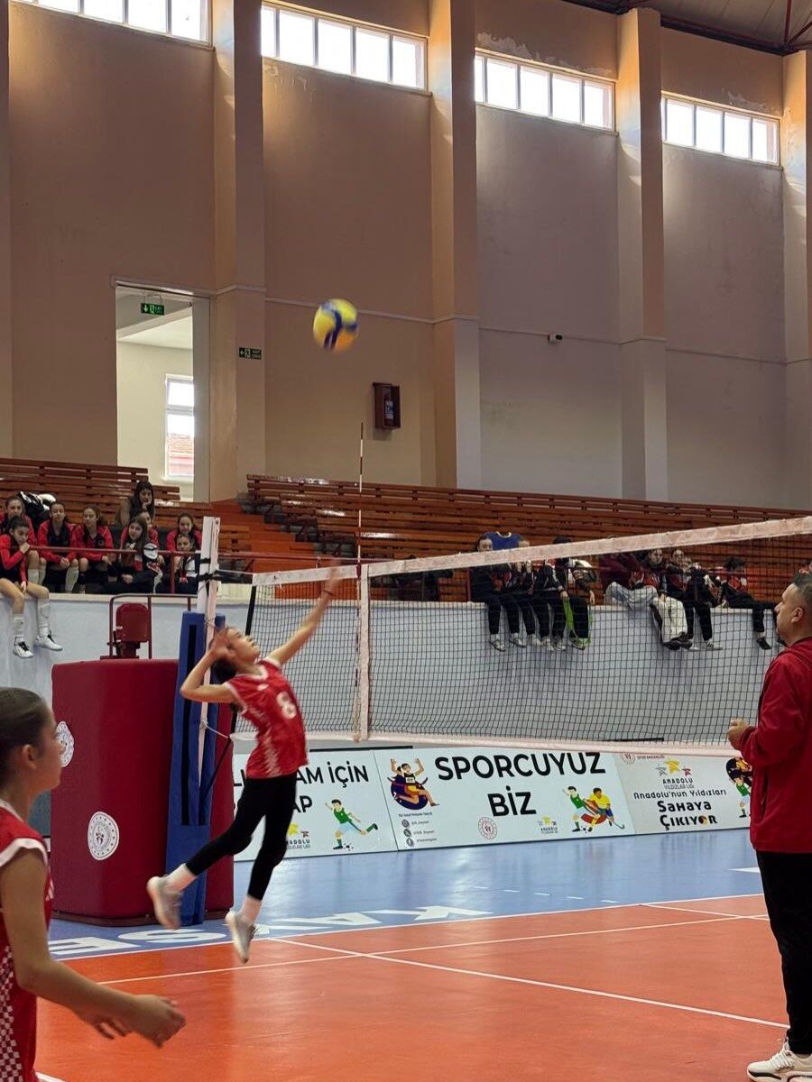 Çağlayancerit Ortaokulu Türkiye Yarı Finali’ne Yükseldi1