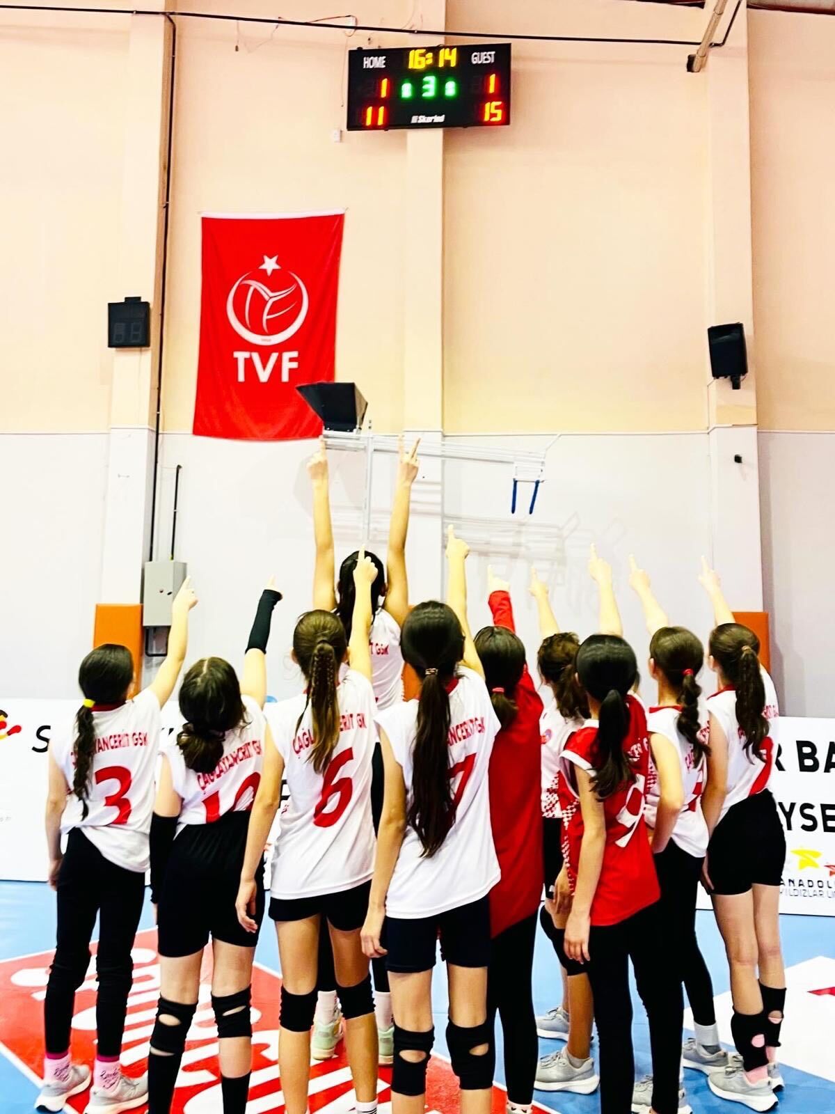 Çağlayancerit Ortaokulu Türkiye Yarı Finali’ne Yükseldi2