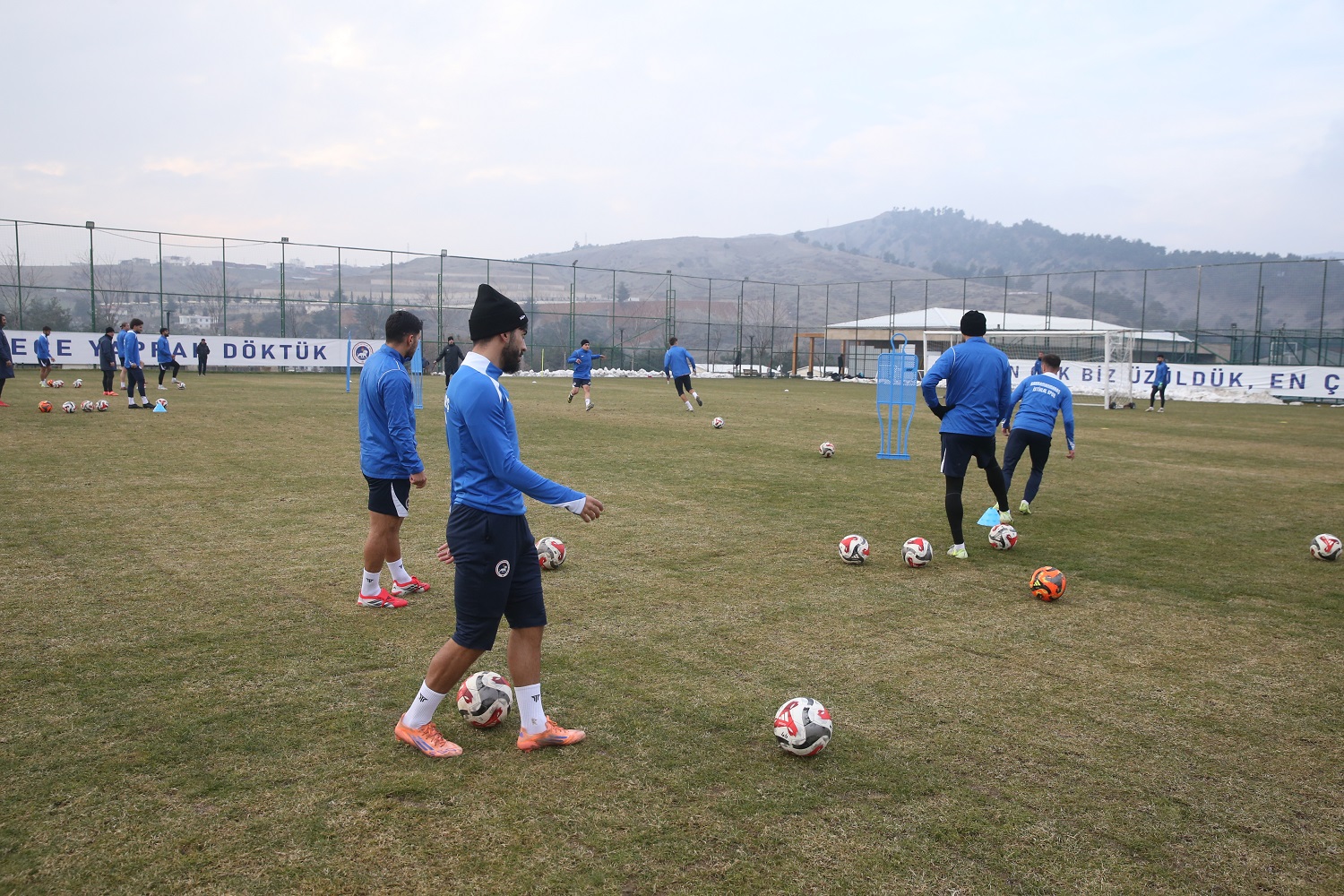 Depremde 14 Sporcusunu Kaybeden İstiklalspor, Sahadaki Başarısıyla Kente Umut Oluyor (1)