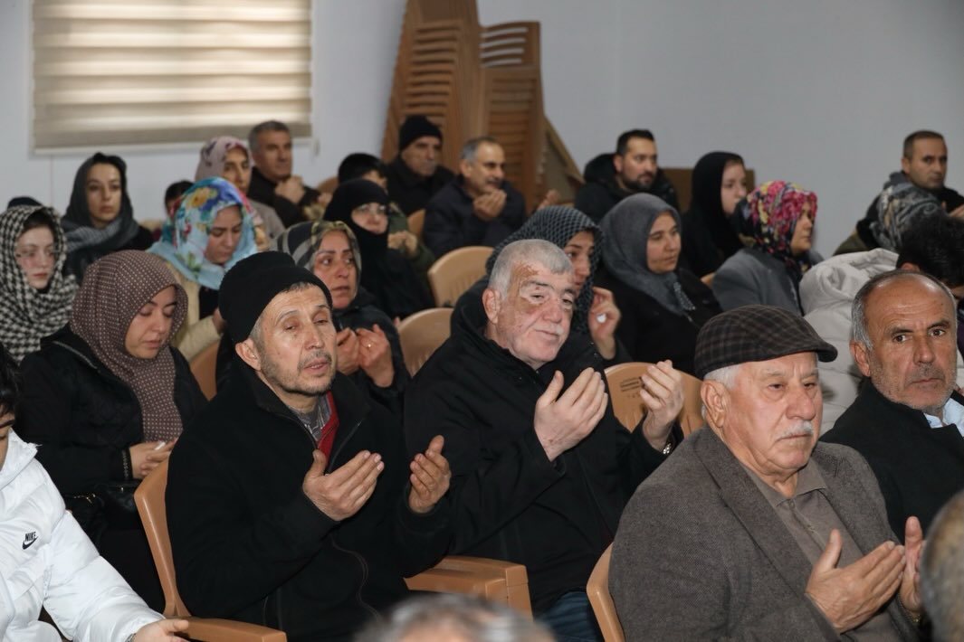 Elbistan’da Asrın Felaketinin Üçüncü Yılında Deprem Şehitleri Dualarla Anıldı (4)