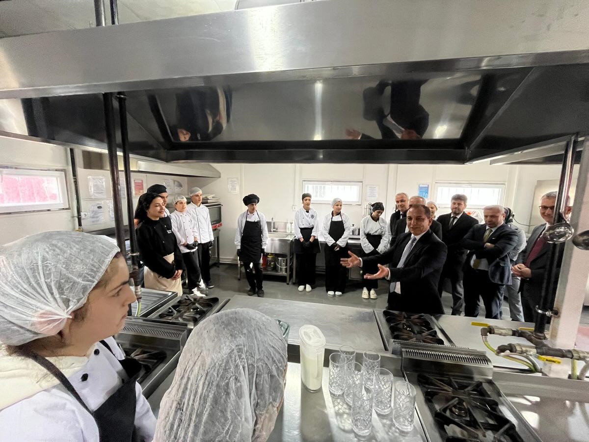 Elbistan’da Taşımalı Eğitim Öğrencilerine Sıcak Yemek Hizmeti