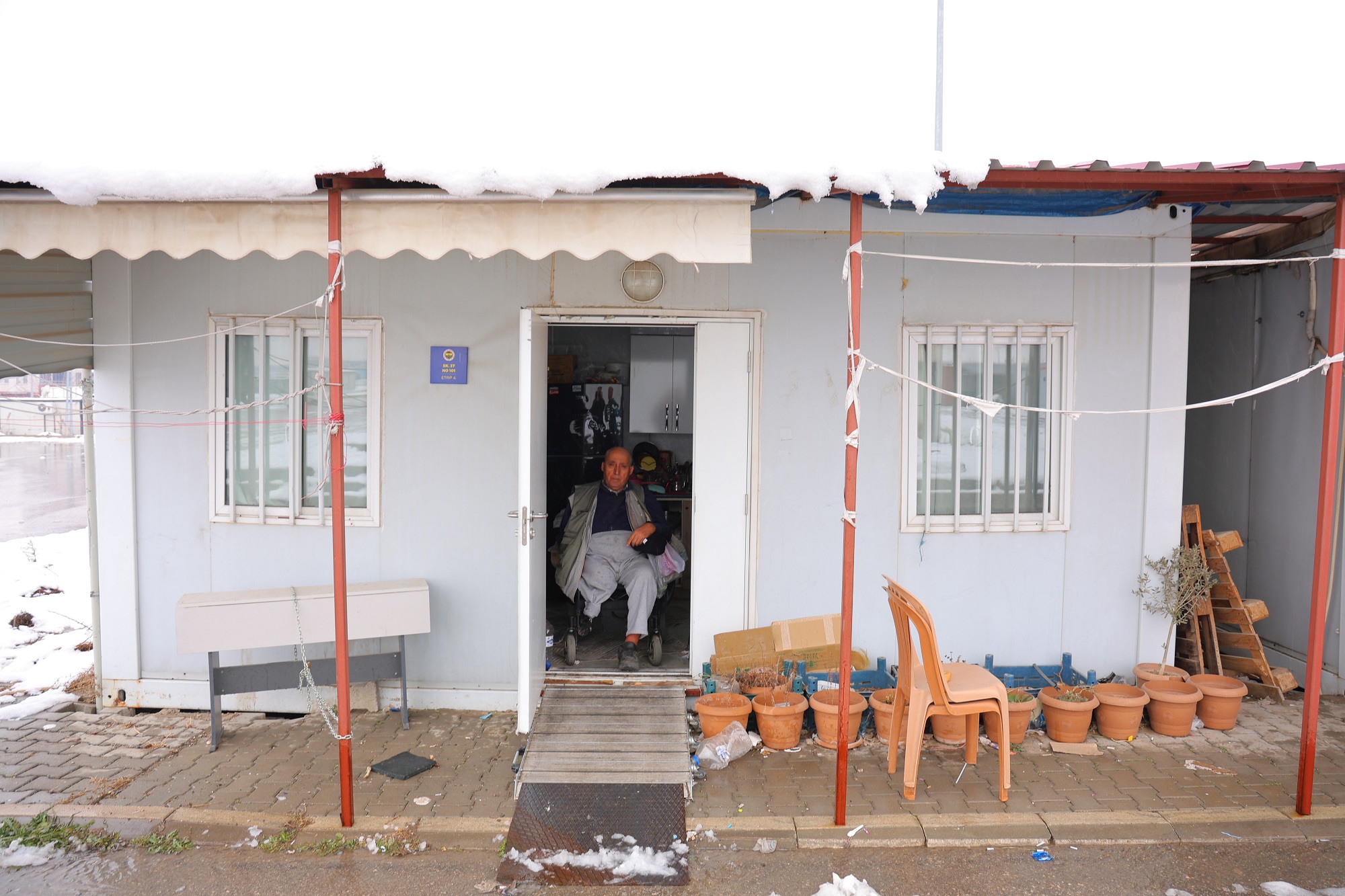 Enkazdan 6 Gün Sonra Kurtuldu, Kolunu Ve Bacağını Kaybetti (2)